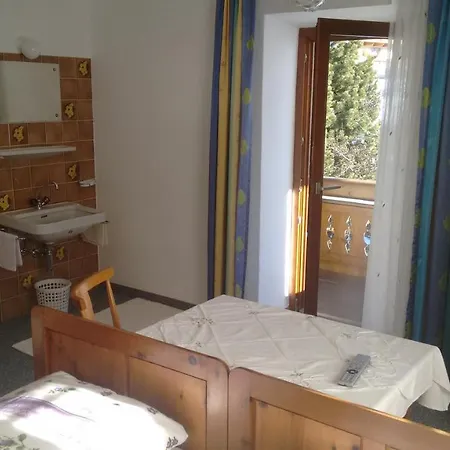 לינה וארוחת בוקר Gaestehaus Schoepf Elsa