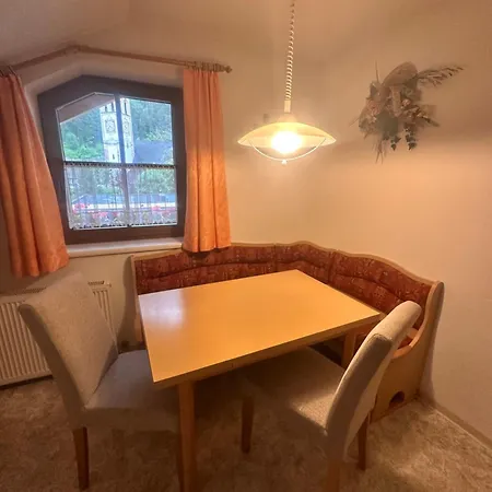 לינה וארוחת בוקר Gaestehaus Schoepf Elsa 3*