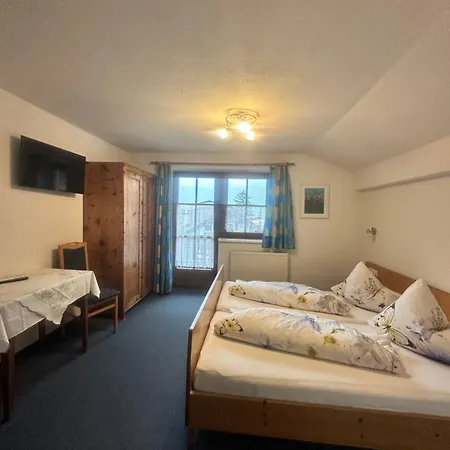 לינה וארוחת בוקר Gaestehaus Schoepf Elsa לאנגנפלד