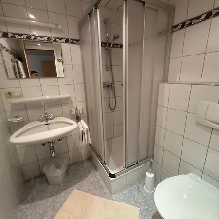 Gaestehaus Schoepf Elsa 住宿加早餐酒店 朗根费尔德